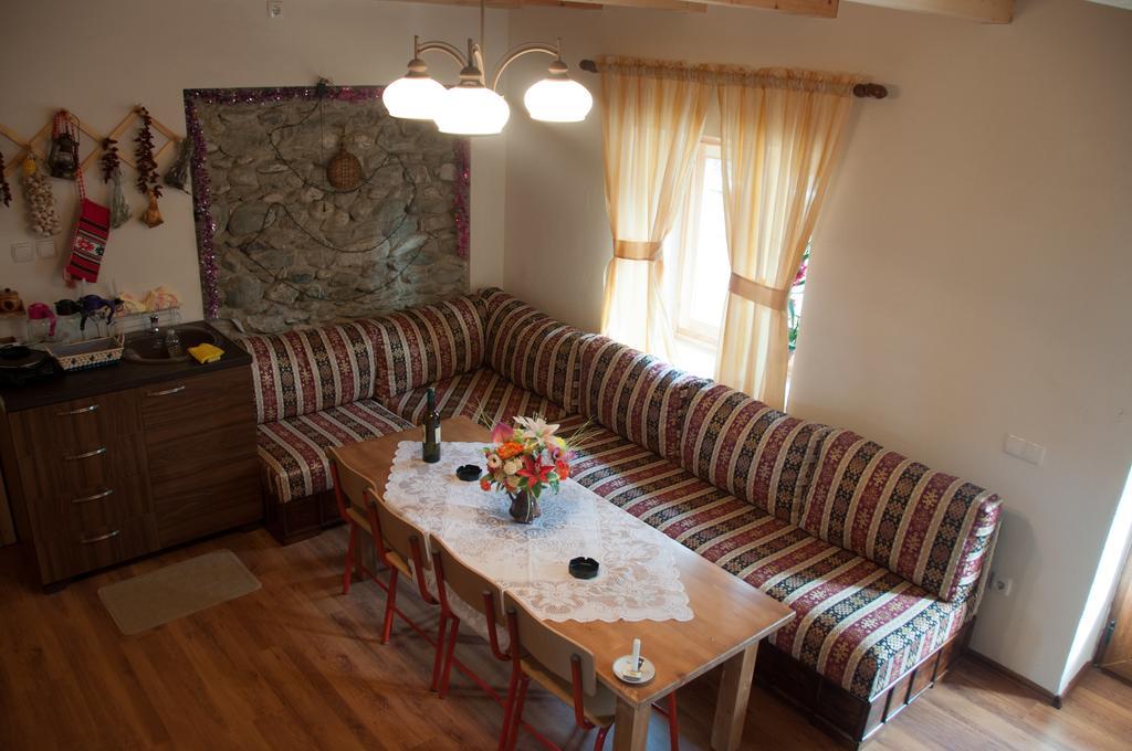 Aste Guesthouse Tropoje Exterior photo